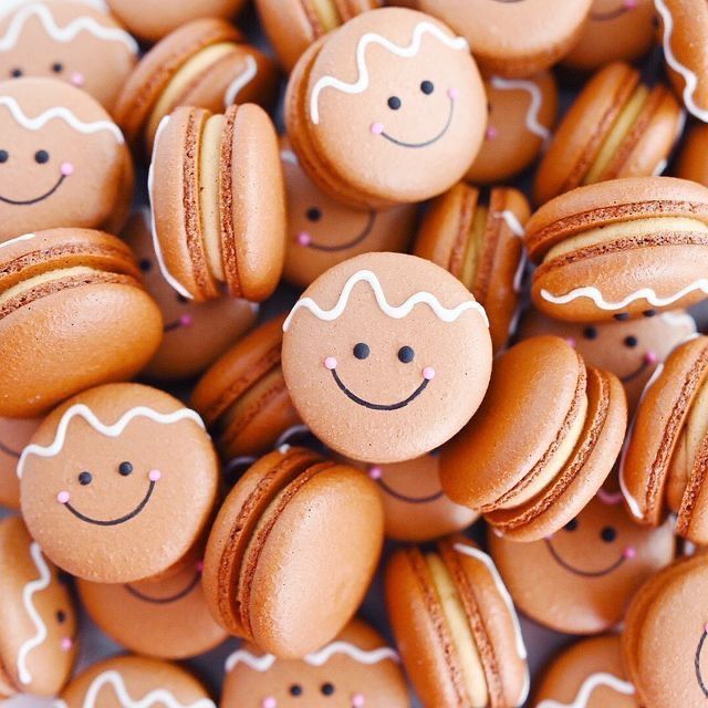 Giant Gingerbread Macaron